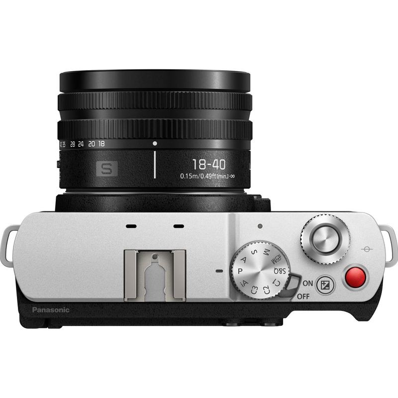 Panasonic LUMIX S9 Black / Silver + S 18-40mm f/4.5-6.3