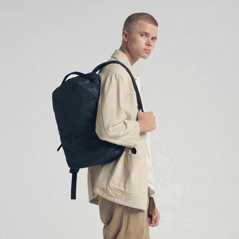 Urth Arkose 20l Backpack + Camera Insert (Black)
